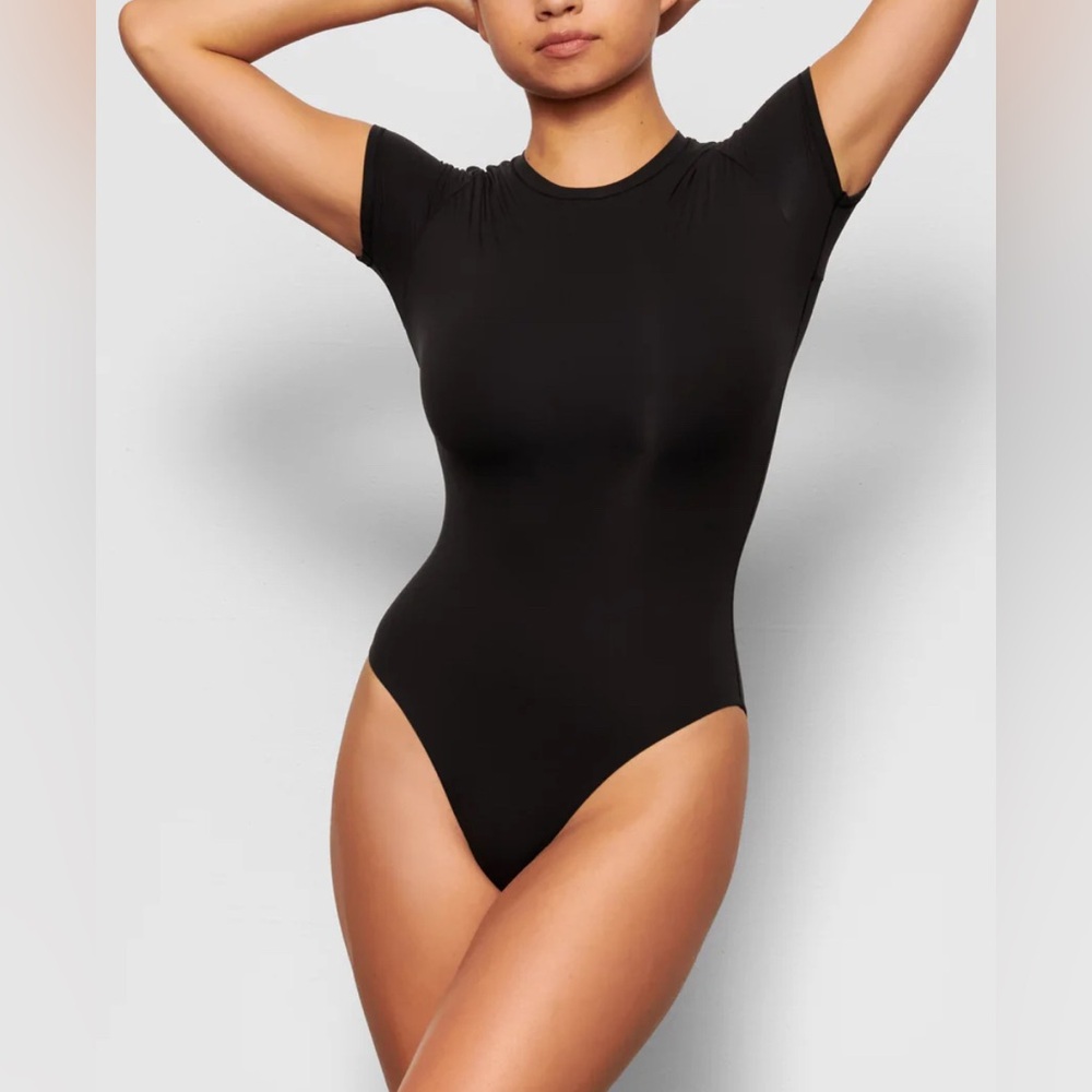 NWT SKIMS Fits Everybody T-shirt Bodysuit Onyx Size L